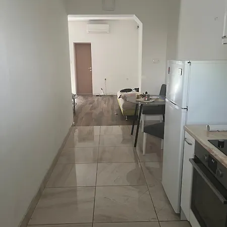 Apartment Teddy Split